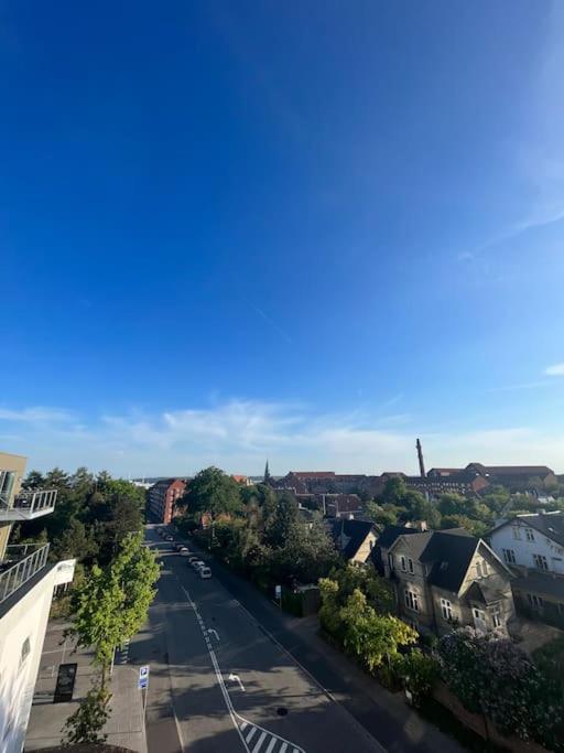 Luxury Penthouse, Location, 3 Bedrooms Apartment *