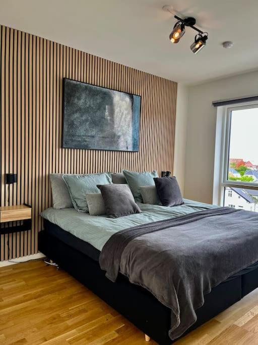 Luxury Penthouse, Location, 3 Bedrooms *