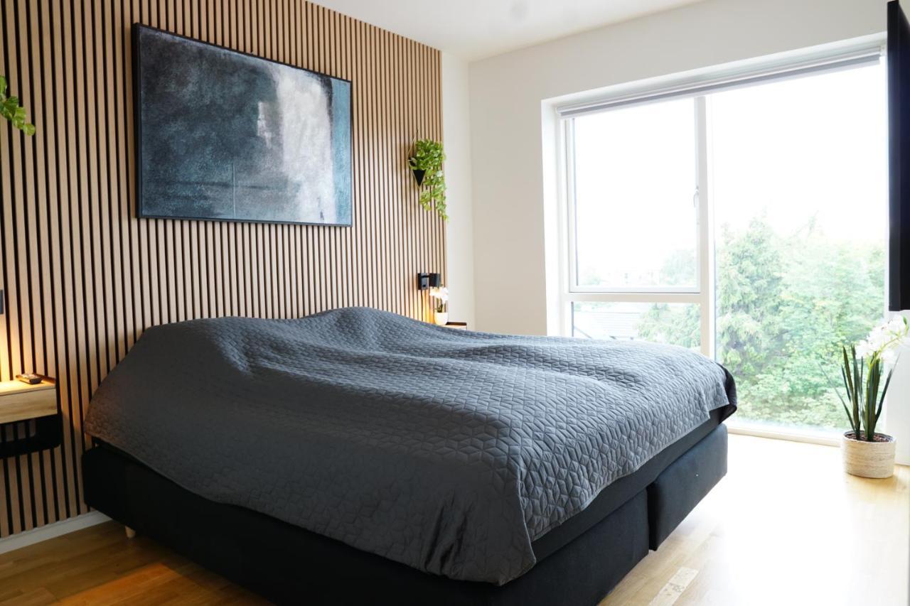 Luxury Penthouse, Location, 3 Bedrooms Căn hộ *